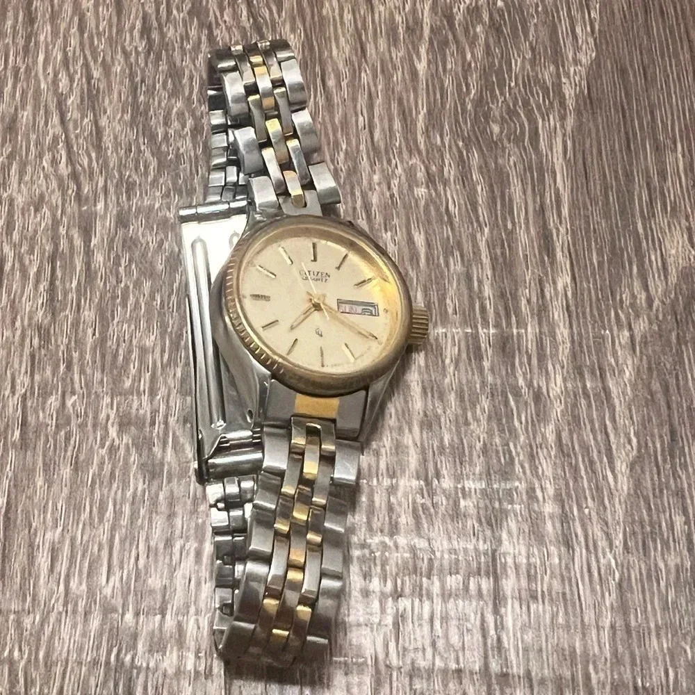 Citizen Quartz Calendar Silver Gold Watch Ladies ClassicWater Resistant